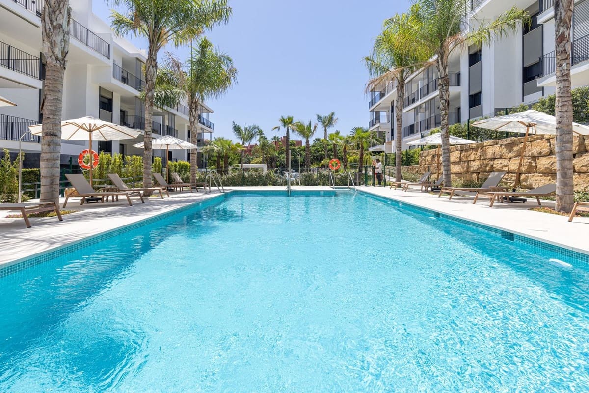 3 chambre Appartement à vendre à Estepona avec piscine garage - 650 000 € (Ref: 10031637)