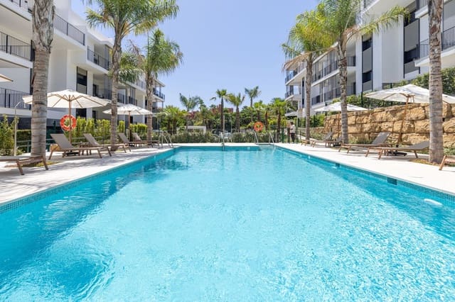 3 chambre Appartement à vendre à Estepona avec piscine garage - 650 000 € (Ref: 10031637)