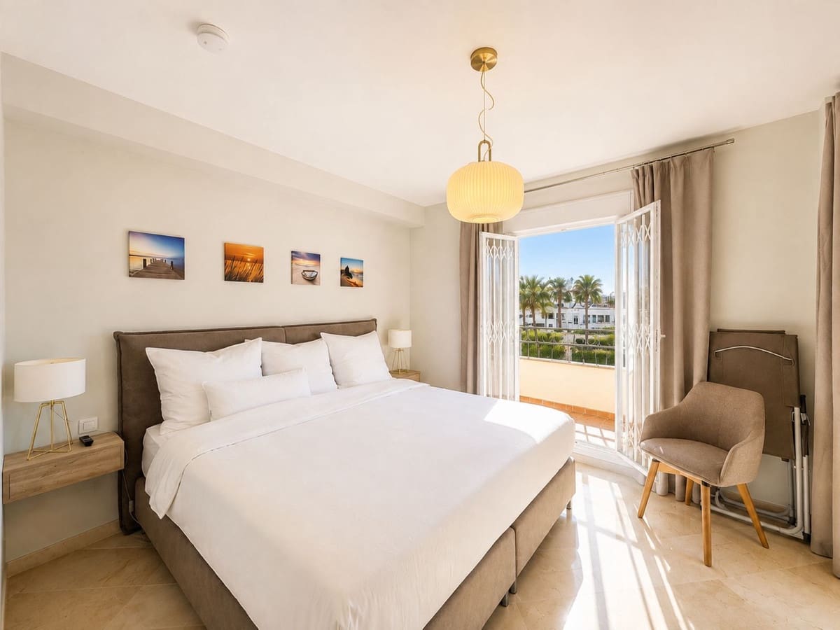 3 quarto Penthouse para venda em Estepona com piscina - 749 000 € (Ref: 10031638)