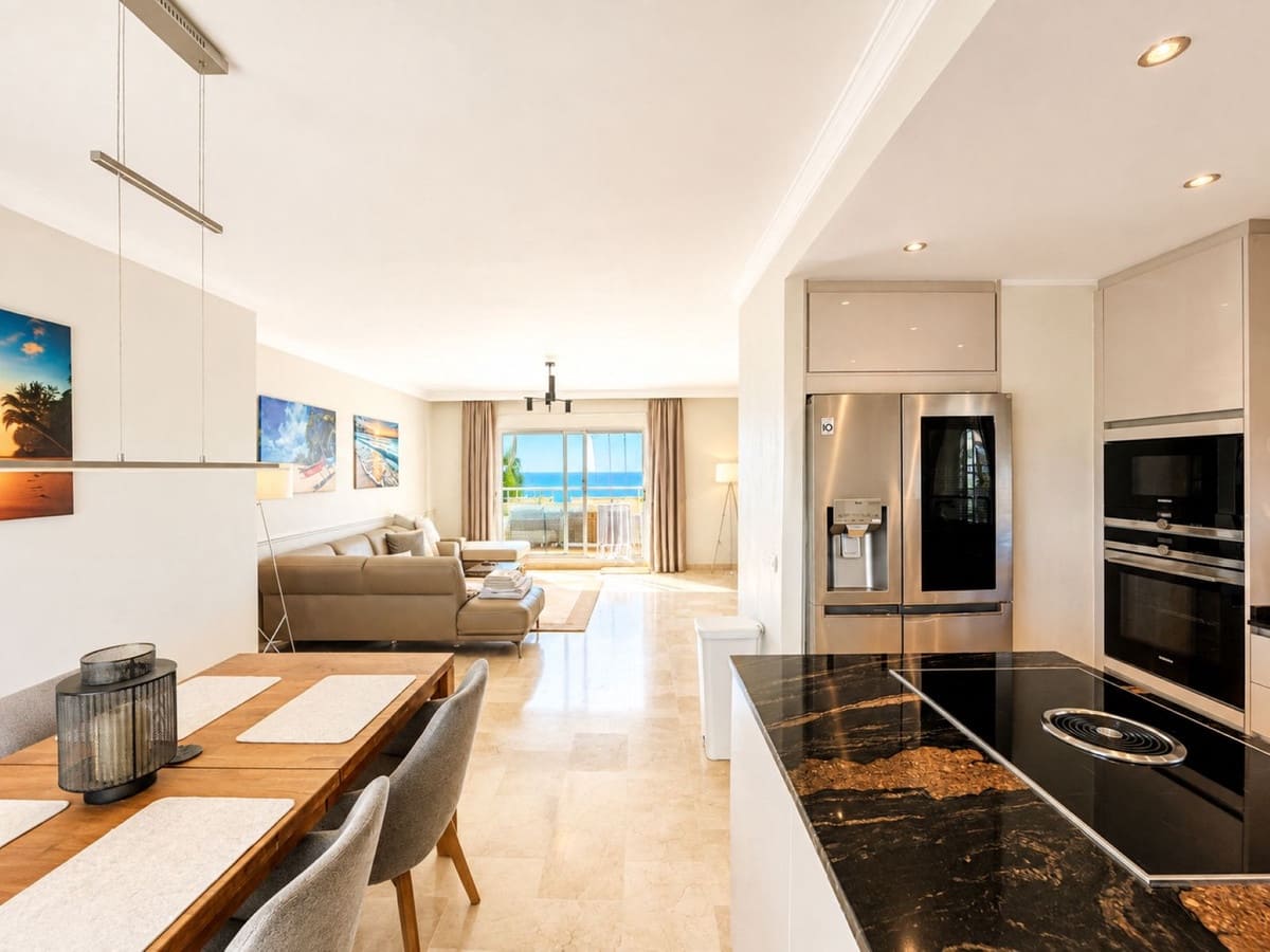 3 quarto Penthouse para venda em Estepona com piscina - 749 000 € (Ref: 10031638)