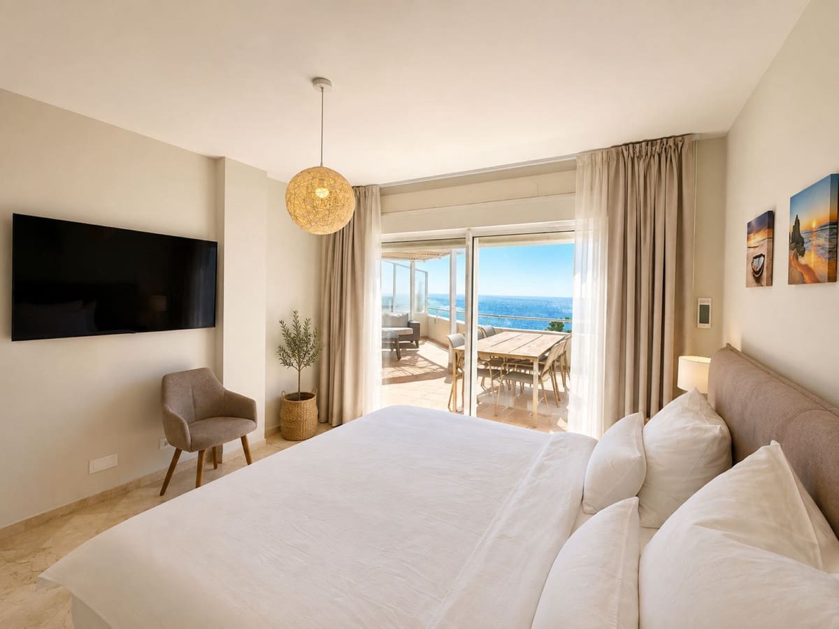 3 quarto Penthouse para venda em Estepona com piscina - 749 000 € (Ref: 10031638)