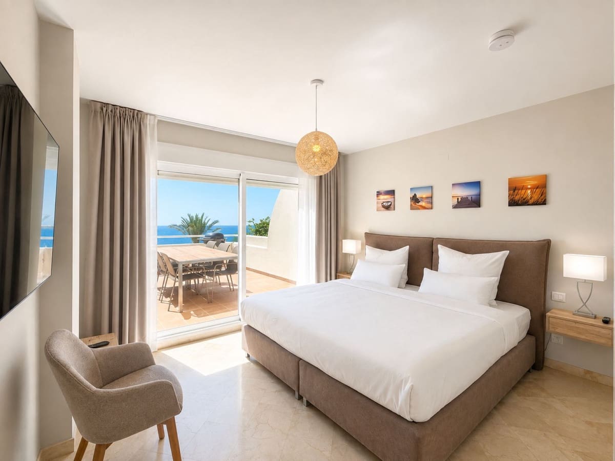 3 quarto Penthouse para venda em Estepona com piscina - 749 000 € (Ref: 10031638)