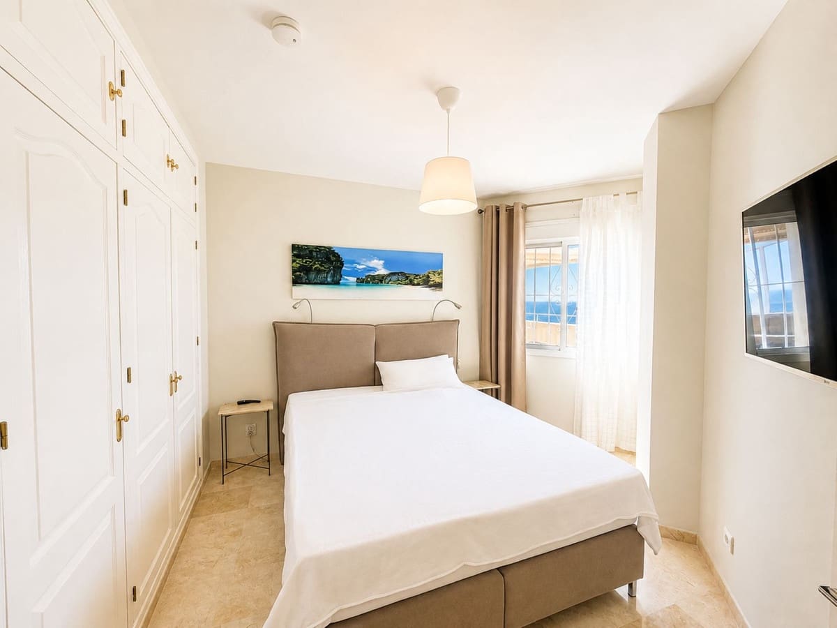 3 quarto Penthouse para venda em Estepona com piscina - 749 000 € (Ref: 10031638)