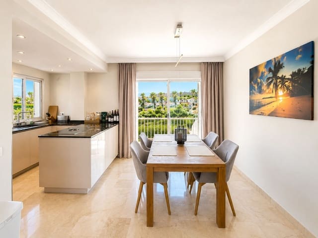 3 quarto Penthouse para venda em Estepona com piscina - 749 000 € (Ref: 10031638)