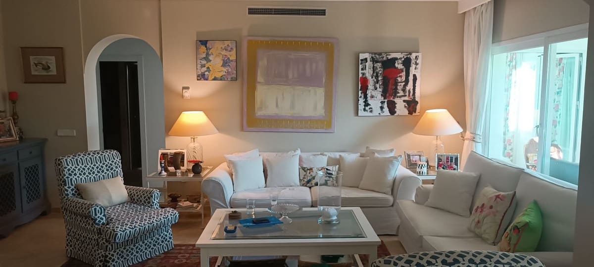 3 bedroom Apartment for sale in Estepona with pool - € 830,000 (Ref: 10031639)