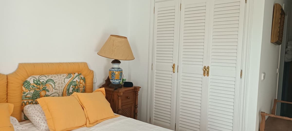 3 bedroom Apartment for sale in Estepona with pool - € 830,000 (Ref: 10031639)