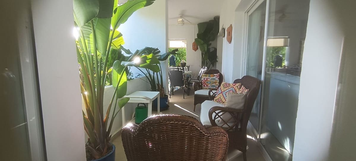 3 bedroom Apartment for sale in Estepona with pool - € 830,000 (Ref: 10031639)