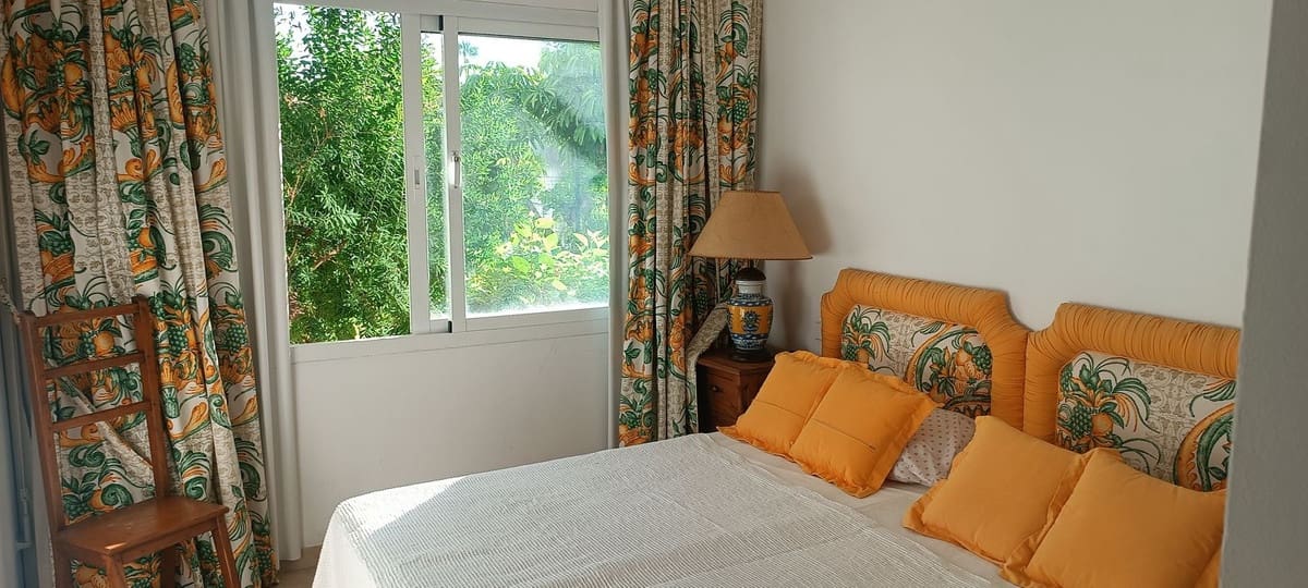 3 bedroom Apartment for sale in Estepona with pool - € 830,000 (Ref: 10031639)