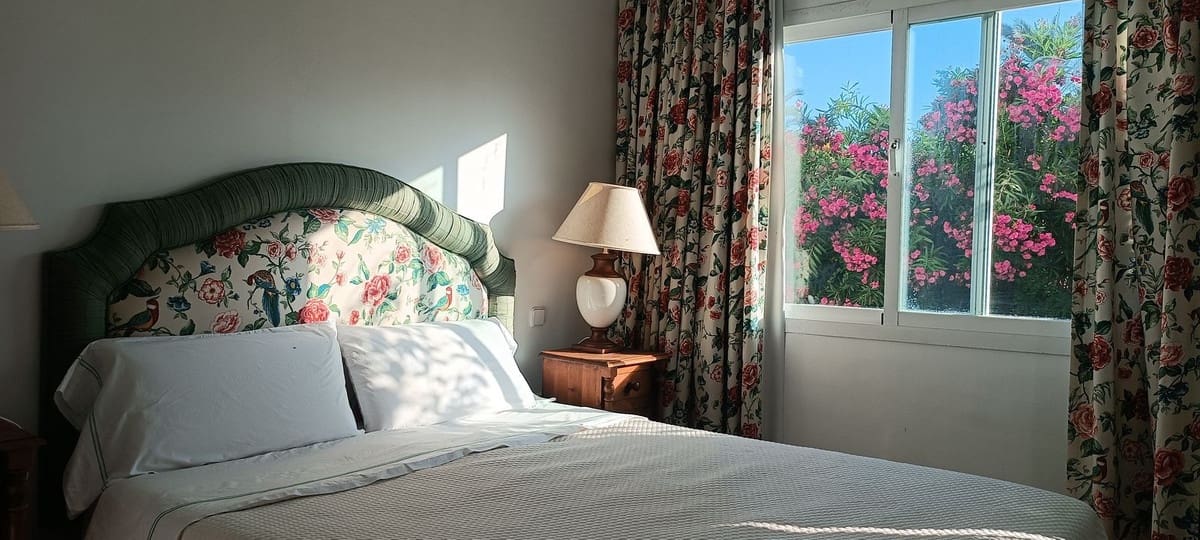 3 bedroom Apartment for sale in Estepona with pool - € 830,000 (Ref: 10031639)