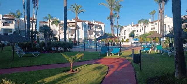3 bedroom Apartment for sale in Estepona with pool - € 830,000 (Ref: 10031639)