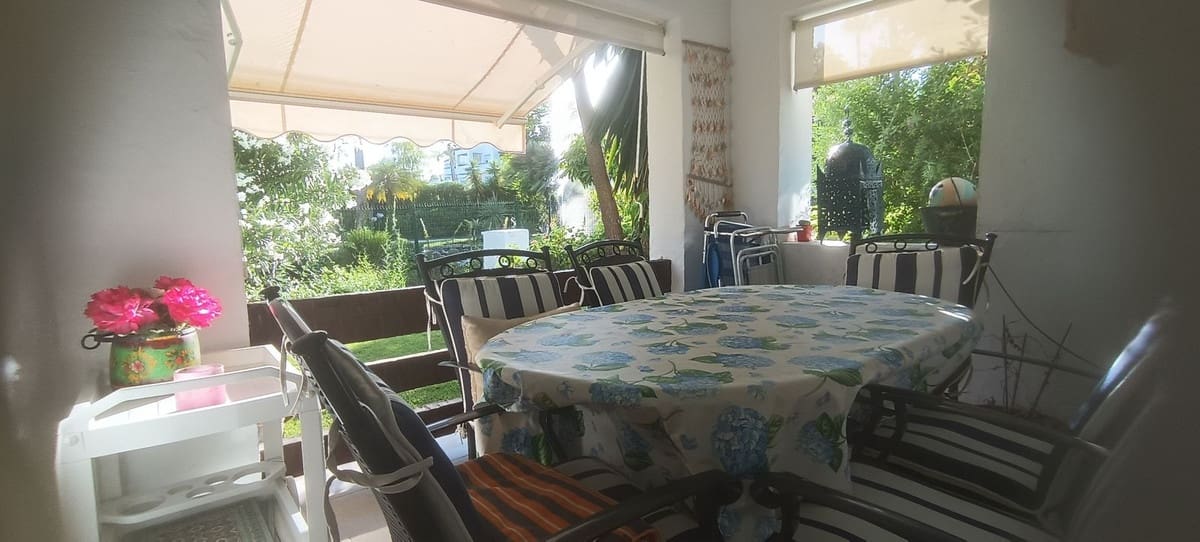 3 bedroom Apartment for sale in Estepona with pool - € 830,000 (Ref: 10031639)