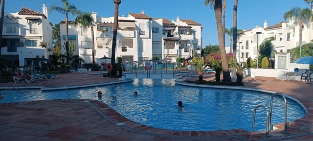 3 bedroom Apartment for sale in Estepona with pool - € 830,000 (Ref: 10031639)