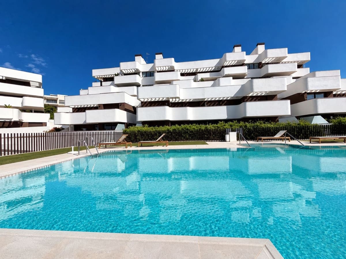 3 Zimmer Apartment zu verkaufen in Estepona mit Pool - 850.000 € (Ref: 10031640)