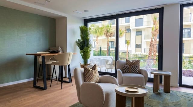 2 Zimmer Apartment zu verkaufen in Estepona mit Pool - 595.000 € (Ref: 10031971)
