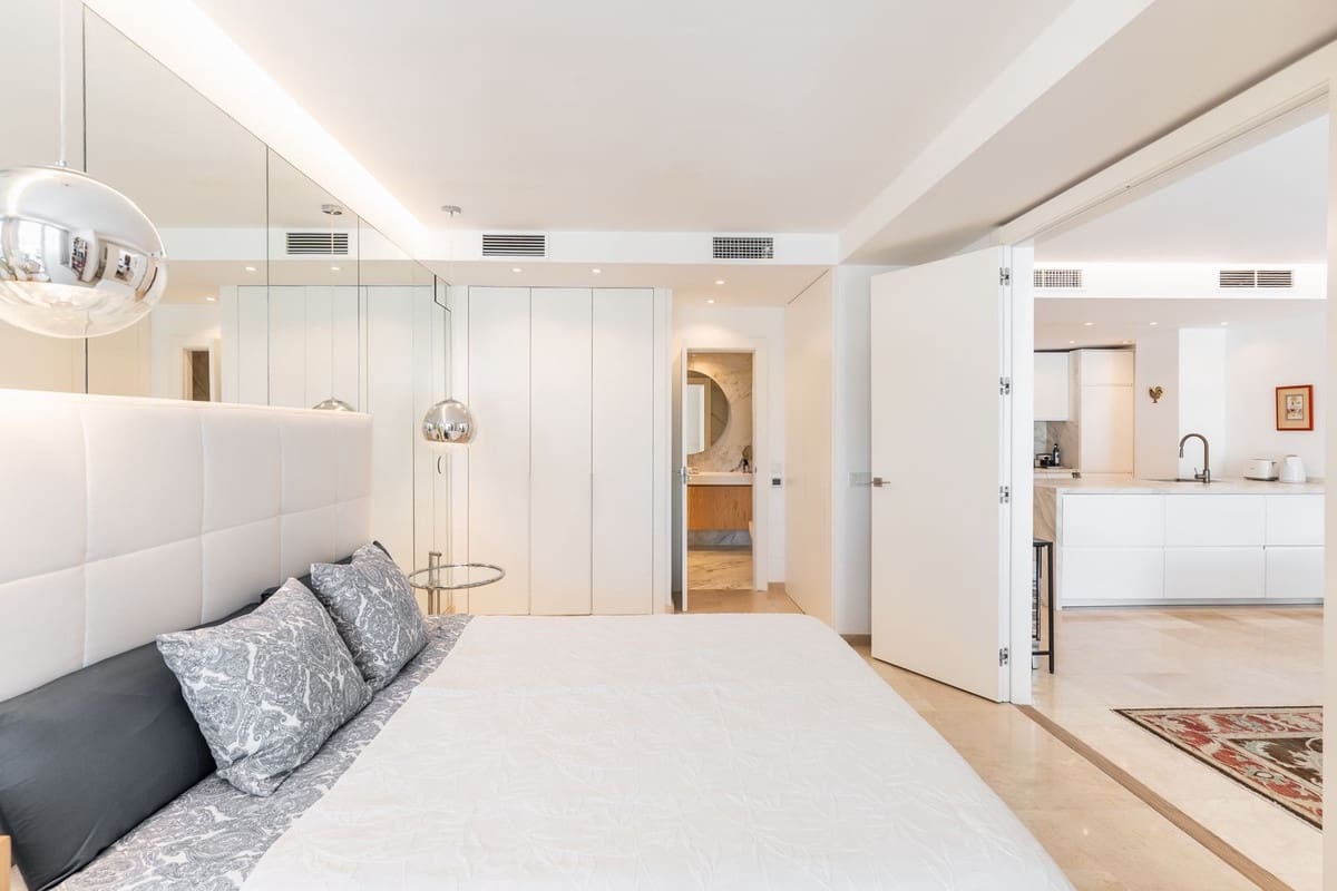 2 sypialnia Apartament na sprzedaż w Estepona z basenem garażem - 950 000 € (Ref: 10031983)