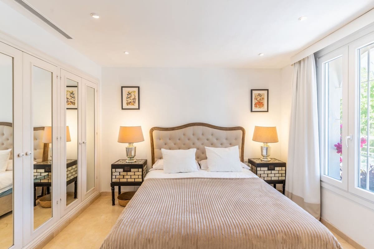 2 sypialnia Apartament na sprzedaż w Estepona z basenem garażem - 950 000 € (Ref: 10031983)