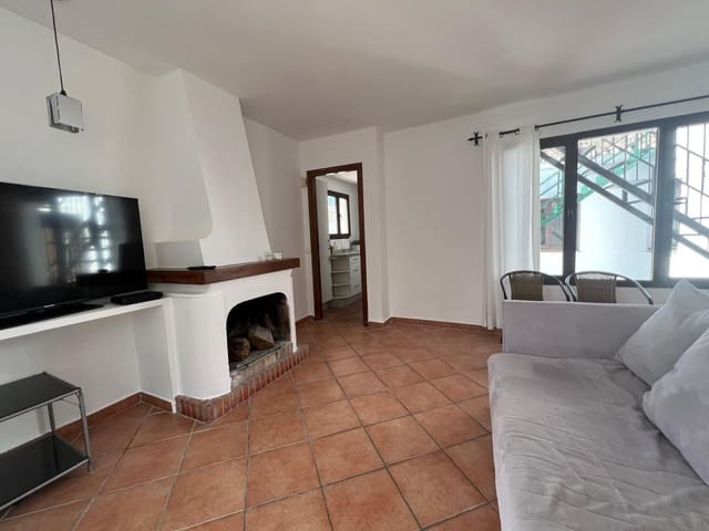 Apartamento de 2 habitaciones en El Paraíso, Benahavís en venta con piscina - 335.000 € (Ref: 10031998)