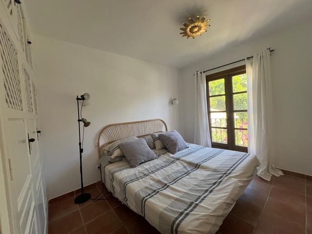 Apartamento de 2 habitaciones en El Paraíso, Benahavís en venta con piscina - 335.000 € (Ref: 10031998)