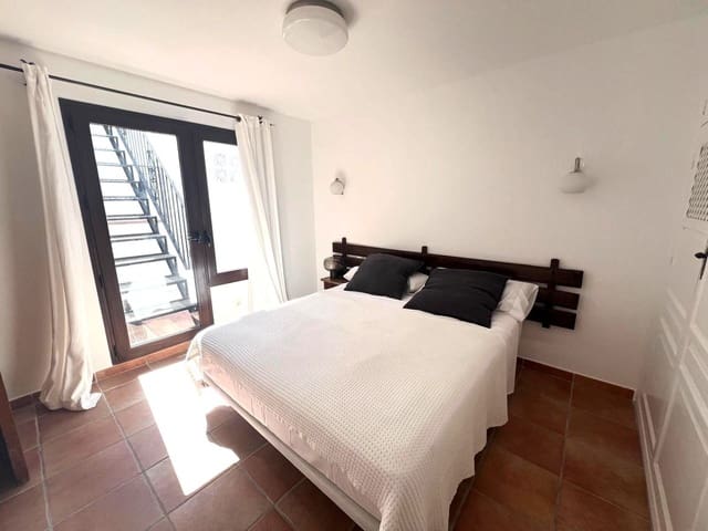 Apartamento de 2 habitaciones en El Paraíso, Benahavís en venta con piscina - 335.000 € (Ref: 10031998)