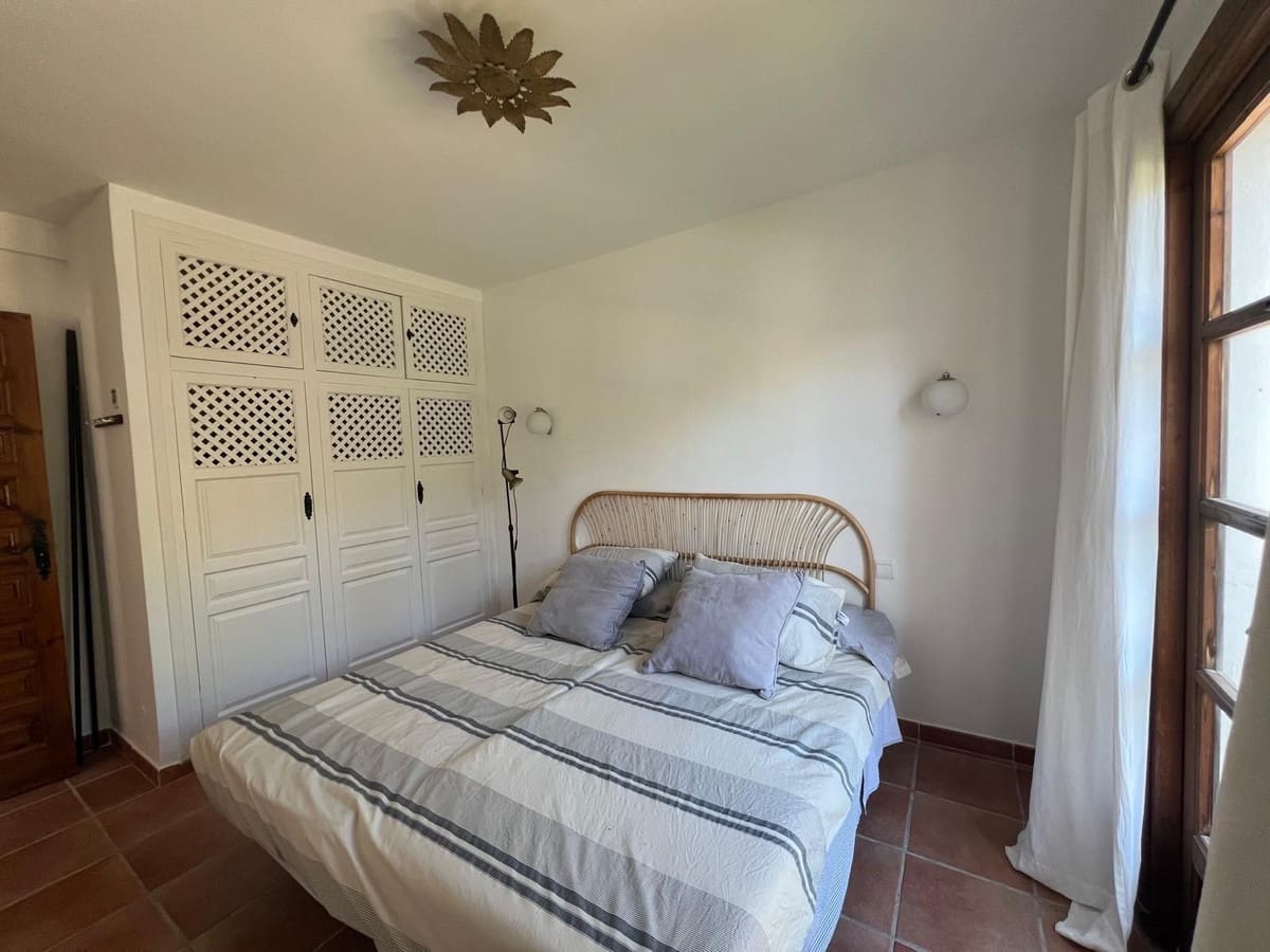 Apartamento de 2 habitaciones en Benahavís en venta con piscina - 335.000 € (Ref: 10031998)
