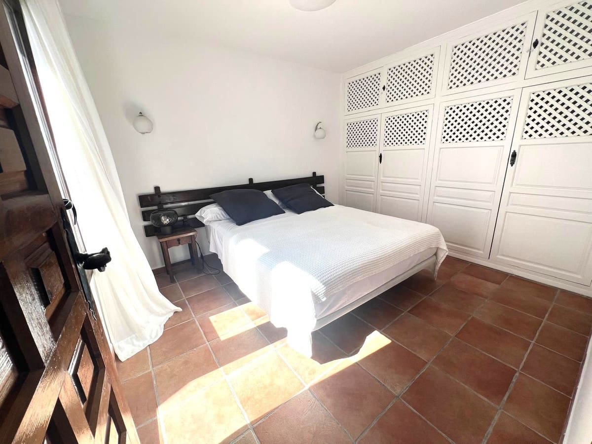 Apartamento de 2 habitaciones en Benahavís en venta con piscina - 335.000 € (Ref: 10031998)