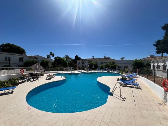 Apartamento de 2 habitaciones en El Paraíso, Benahavís en venta con piscina - 335.000 € (Ref: 10031998)