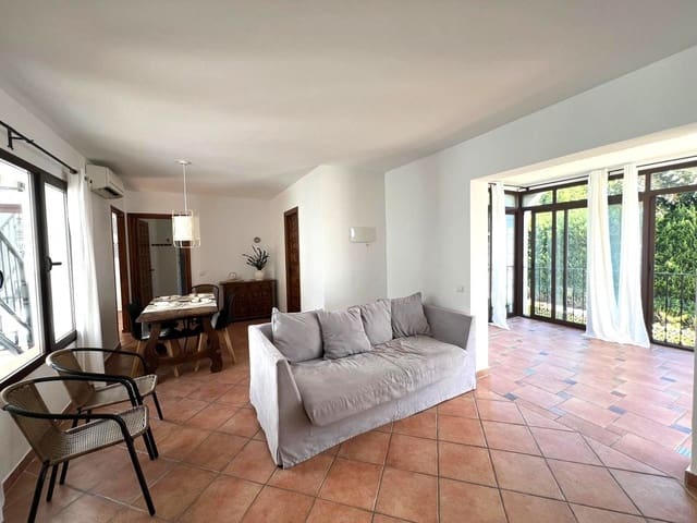 Apartamento de 2 habitaciones en El Paraíso, Benahavís en venta con piscina - 335.000 € (Ref: 10031998)