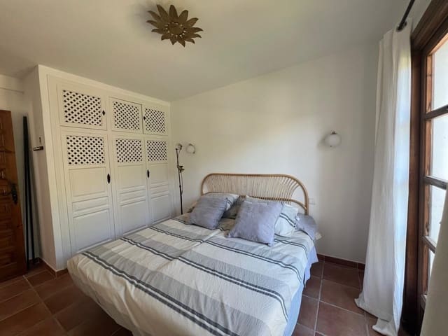 Apartamento de 2 habitaciones en El Paraíso, Benahavís en venta con piscina - 335.000 € (Ref: 10031998)