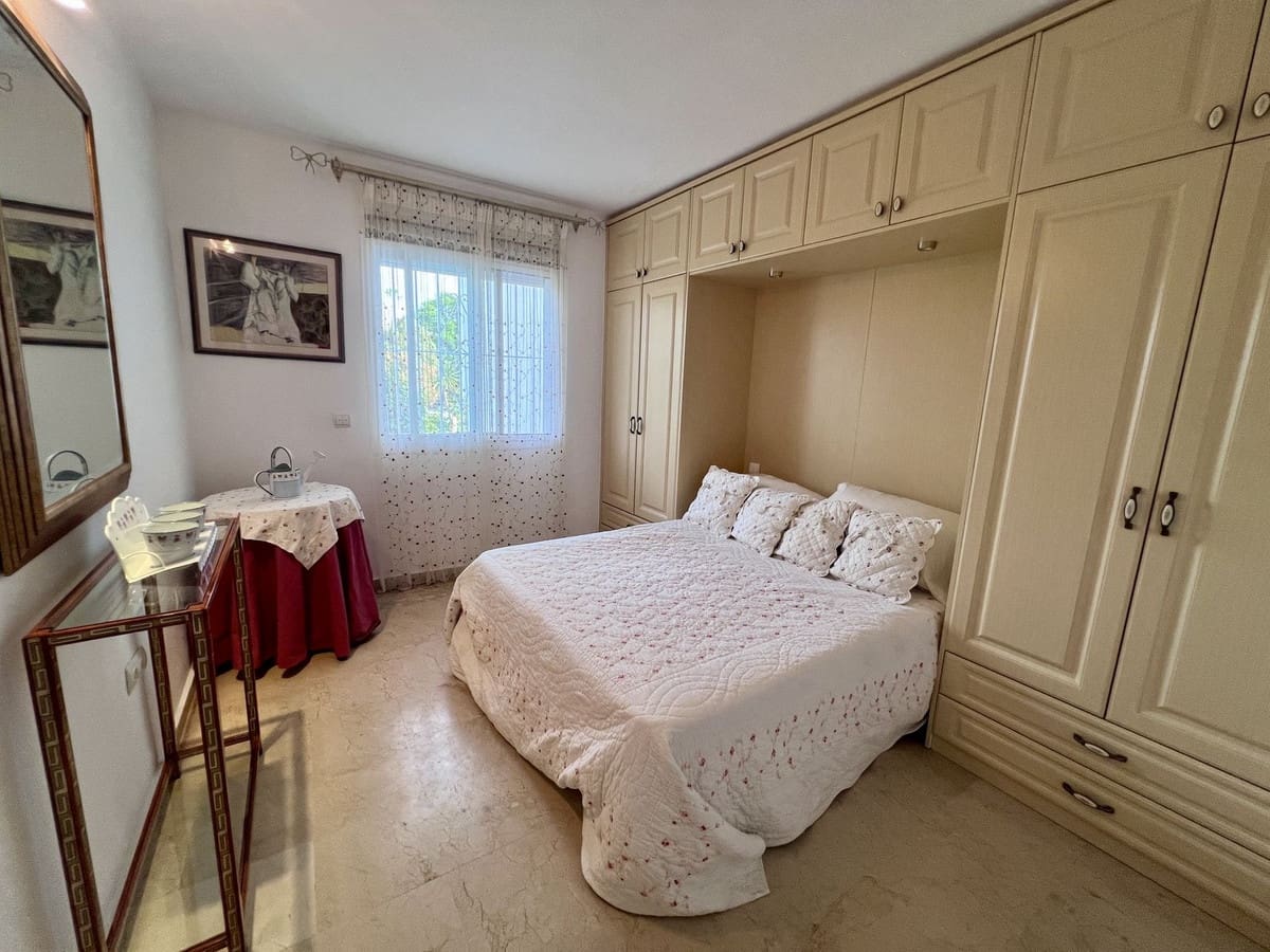 2 bedroom Penthouse for sale in El Paraiso with pool - € 345,000 (Ref: 10034171)