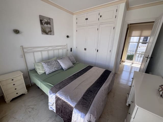 3 makuuhuone Omakotitalo myytävänä paikassa El Paraiso, Estepona mukana uima-altaan 
autotalli - 469 000 € (Ref: 10034172)