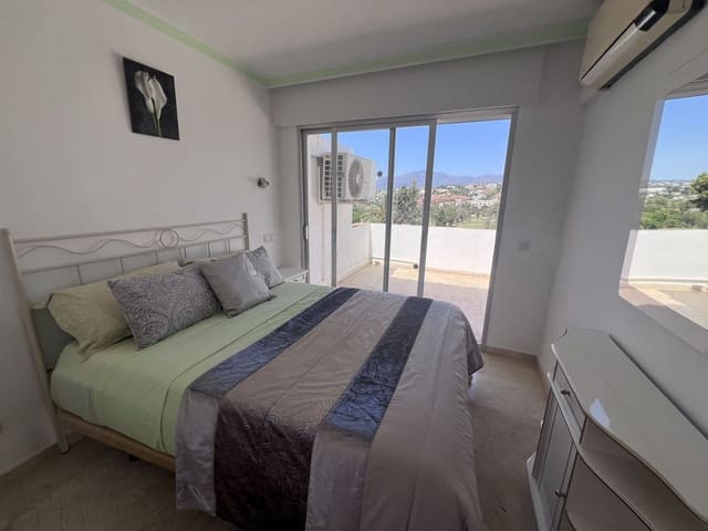 3 makuuhuone Omakotitalo myytävänä paikassa El Paraiso, Estepona mukana uima-altaan 
autotalli - 469 000 € (Ref: 10034172)
