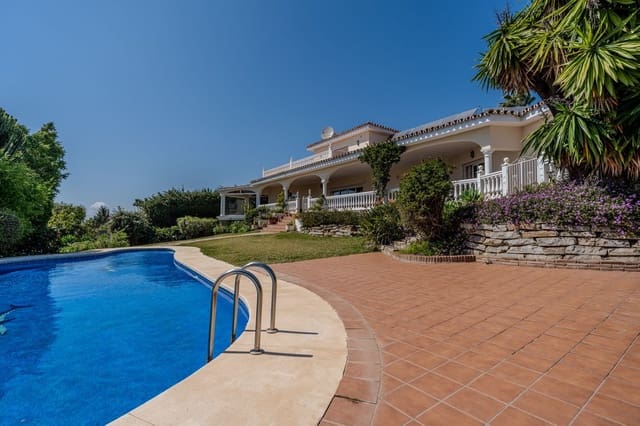 5 bedroom Villa for sale in El Paraiso, Estepona with pool garage - € 2,150,000 (Ref: 10034203)