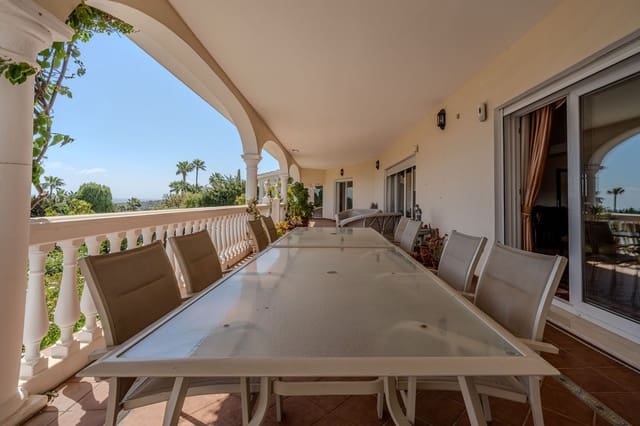 5 bedroom Villa for sale in El Paraiso, Estepona with pool garage - € 2,150,000 (Ref: 10034203)