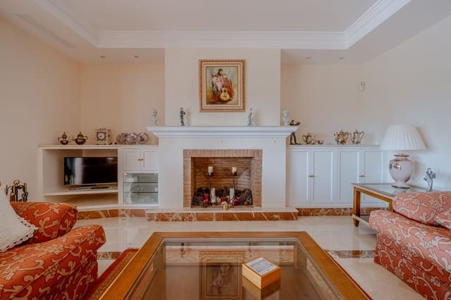 5 bedroom Villa for sale in El Paraiso, Estepona with pool garage - € 2,150,000 (Ref: 10034203)