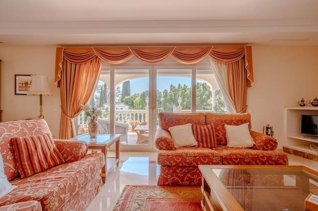 5 bedroom Villa for sale in El Paraiso, Estepona with pool garage - € 2,150,000 (Ref: 10034203)