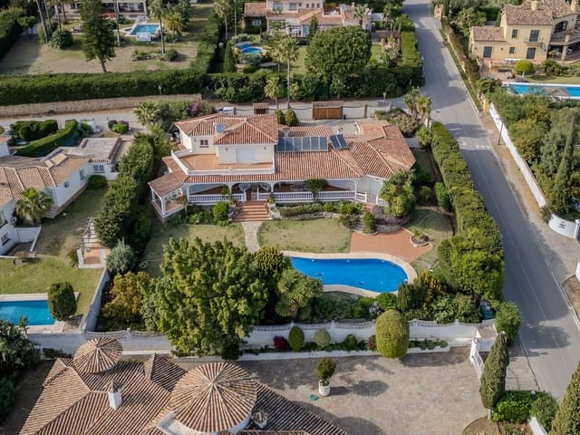5 bedroom Villa for sale in El Paraiso, Estepona with pool garage - € 2,150,000 (Ref: 10034203)