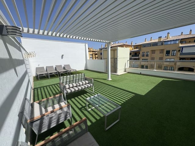 Apartamento de 3 habitaciones en San Pedro de Alcántara Pueblo, Marbella en venta con piscina garaje - 675.000 € (Ref: 10035057)