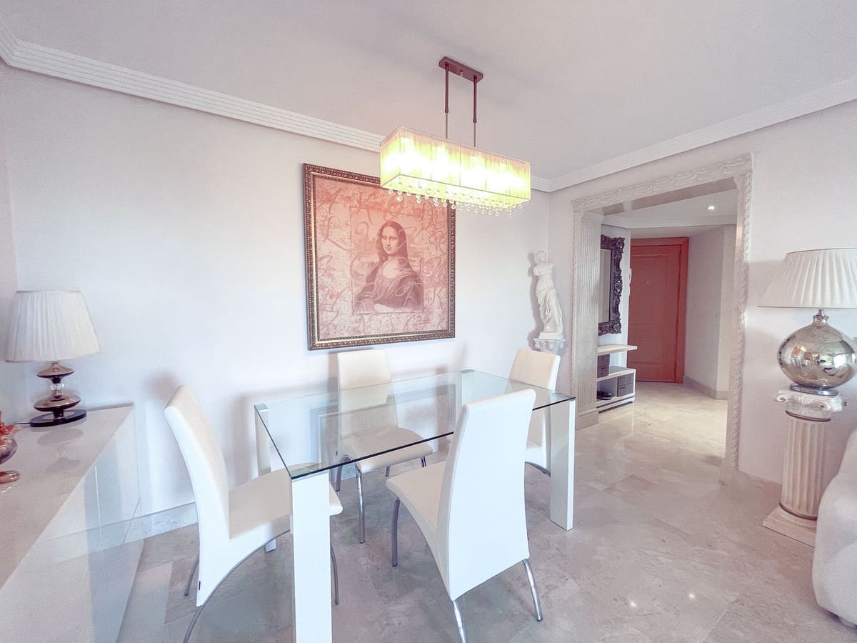 Apartamento de 3 habitaciones en San Pedro de Alcantara en venta con piscina garaje - 820.000 € (Ref: 10035058)