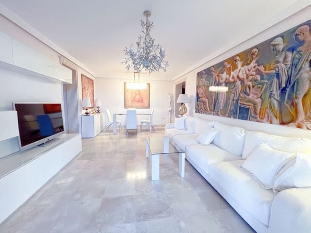 Apartamento de 3 habitaciones en San Pedro de Alcantara, Marbella en venta con piscina garaje - 820.000 € (Ref: 10035058)