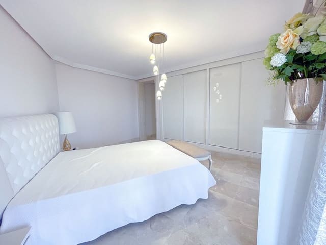 Apartamento de 3 habitaciones en San Pedro de Alcantara, Marbella en venta con piscina garaje - 820.000 € (Ref: 10035058)