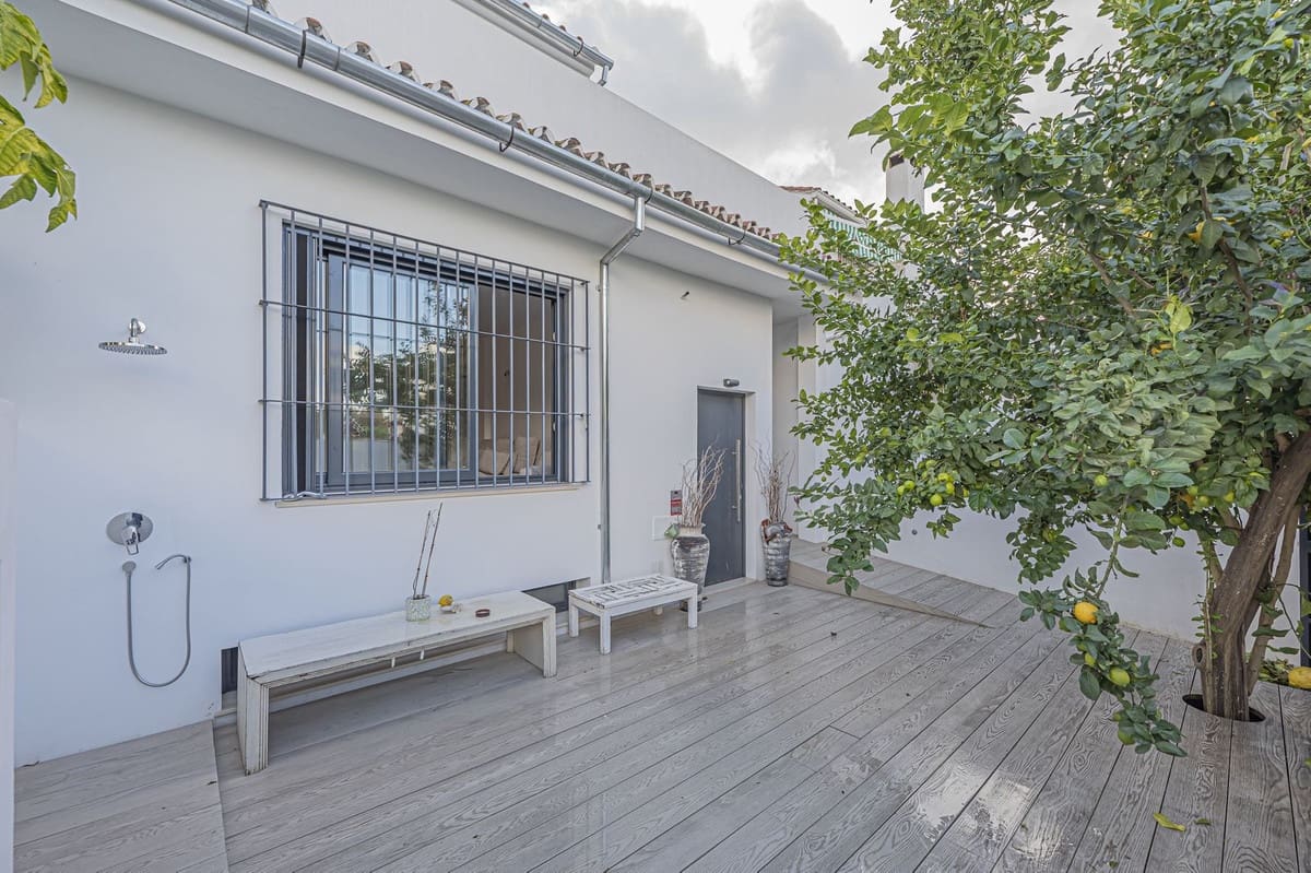 4 Zimmer Haus zu verkaufen in San Pedro de Alcantara mit Garage - 890.000 € (Ref: 10035068)