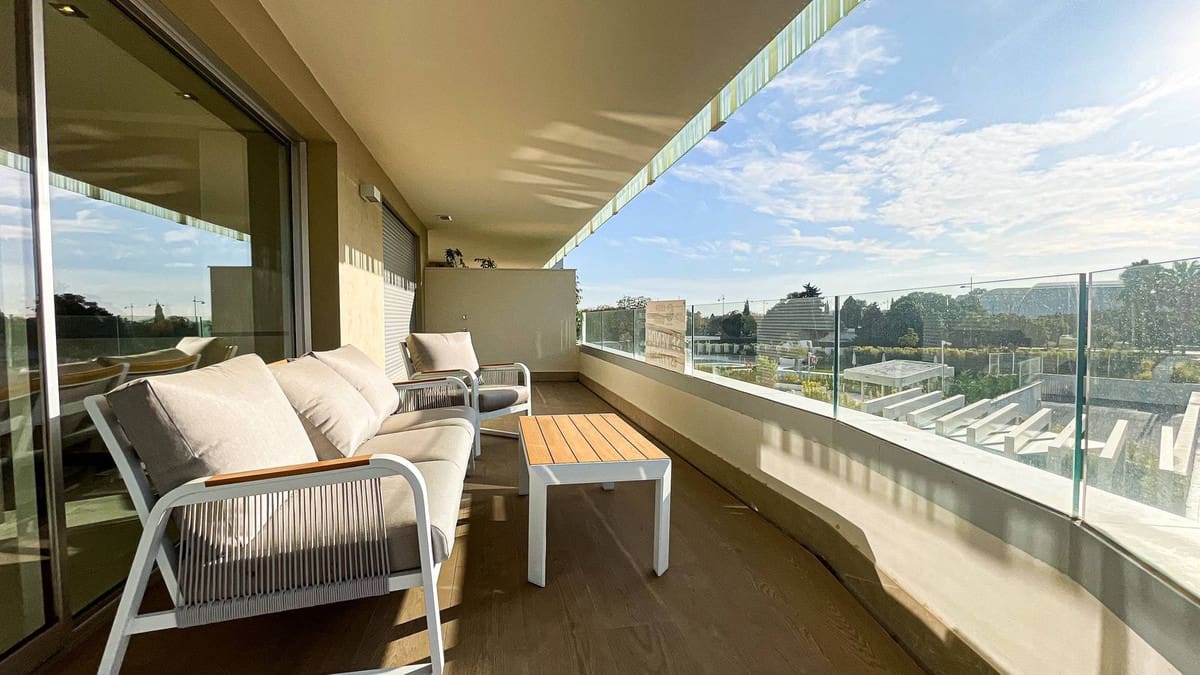 3 bedroom Apartment for sale in San Pedro de Alcantara with pool garage - € 949,000 (Ref: 10035073)