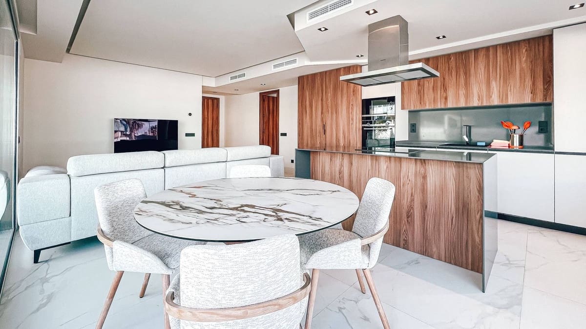 3 bedroom Apartment for sale in San Pedro de Alcantara with pool garage - € 949,000 (Ref: 10035073)
