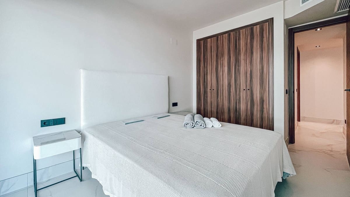 3 bedroom Apartment for sale in San Pedro de Alcantara with pool garage - € 949,000 (Ref: 10035073)