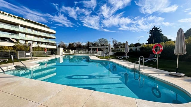 3 bedroom Apartment for sale in San Pedro de Alcantara, Marbella with pool garage - € 949,000 (Ref: 10035073)