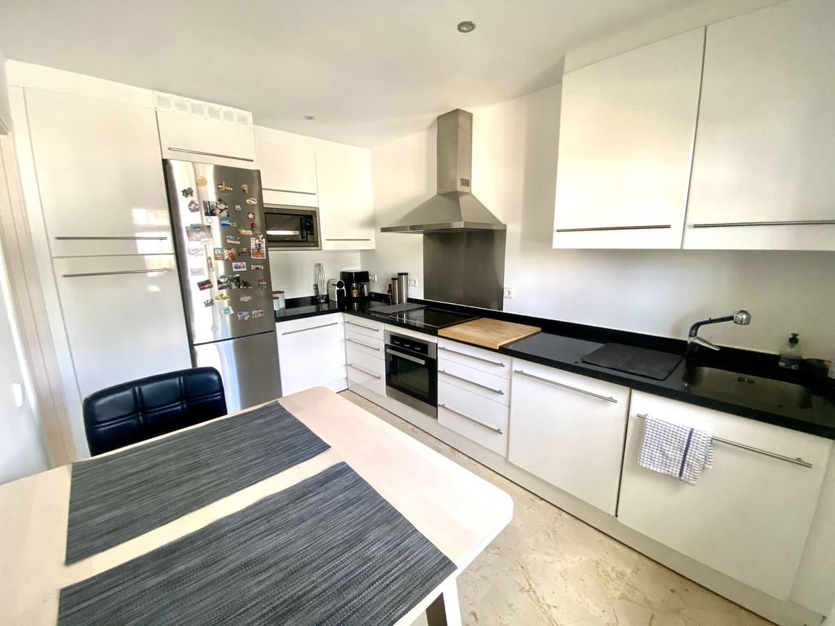 3 soveværelse Byhus til salg i Estepona med swimmingpool garage - € 555.000 (Ref: 10035128)