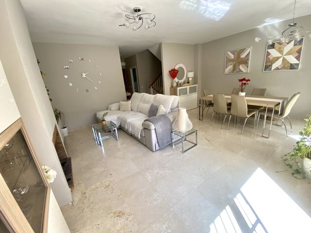 3 soveværelse Byhus til salg i Estepona med swimmingpool garage - € 555.000 (Ref: 10035128)