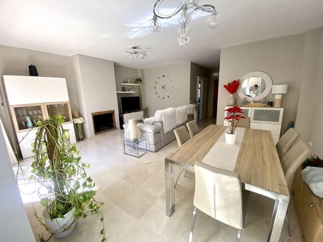 3 soveværelse Byhus til salg i Estepona med swimmingpool garage - € 555.000 (Ref: 10035128)