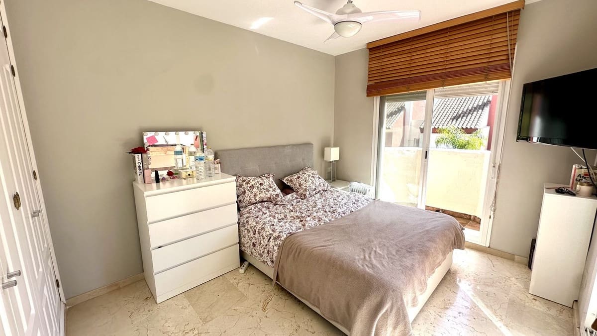 3 soveværelse Byhus til salg i Estepona med swimmingpool garage - € 555.000 (Ref: 10035128)