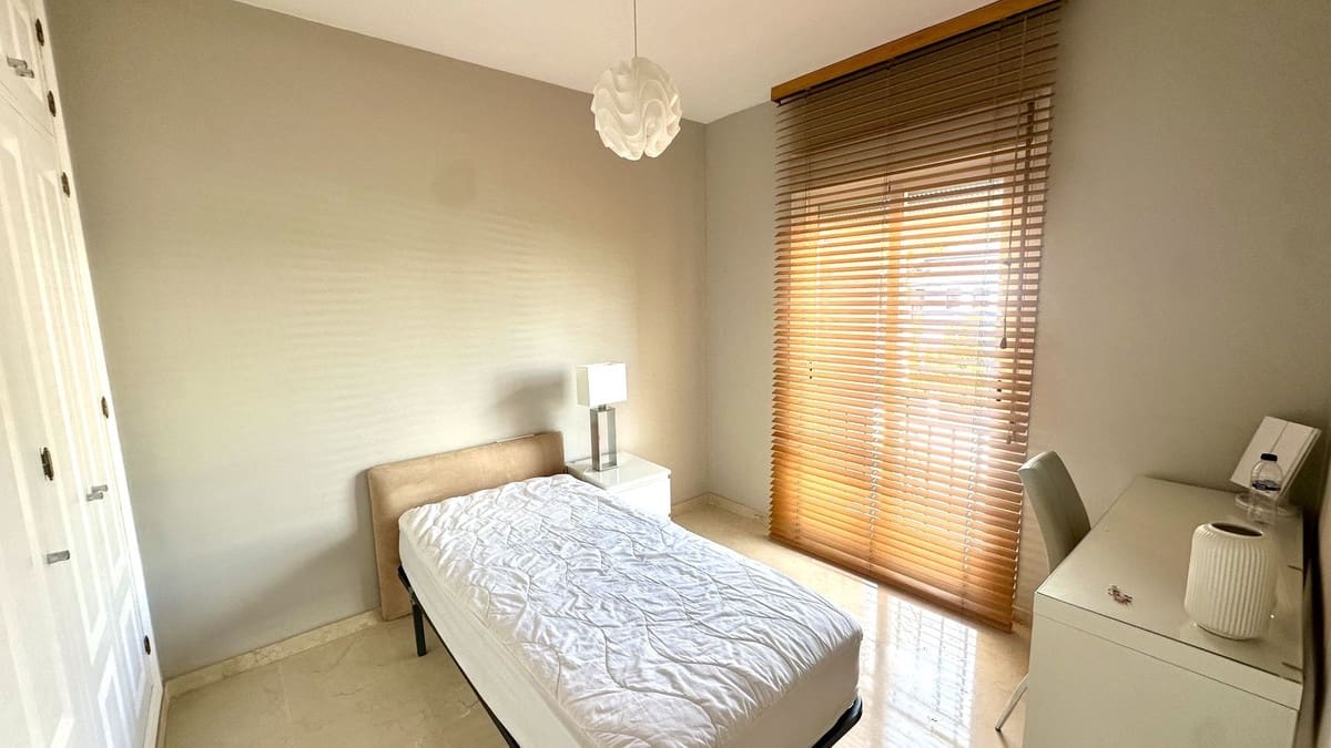 3 soveværelse Byhus til salg i Estepona med swimmingpool garage - € 555.000 (Ref: 10035128)